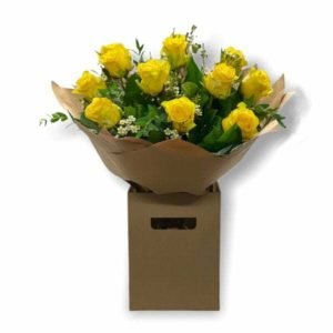 12 Yellow Roses Bouquet side view